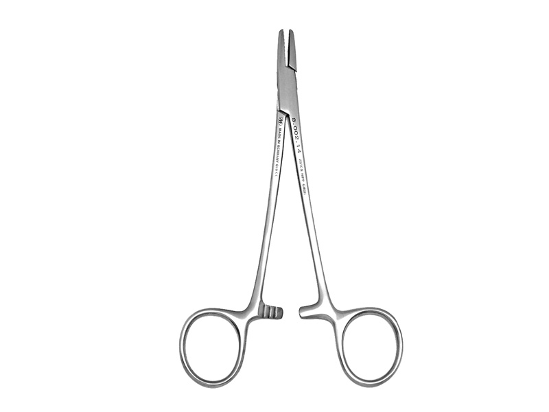 needle_holders_mayohegar.jpg